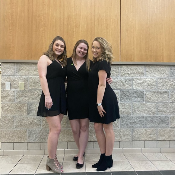 Meet your Posher, Hailey - Picture 1 of 1